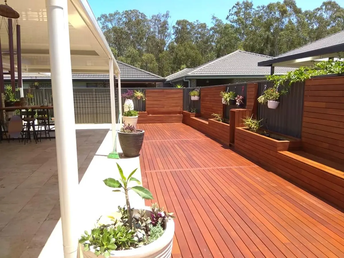 Built-in bench seats and planter boxes